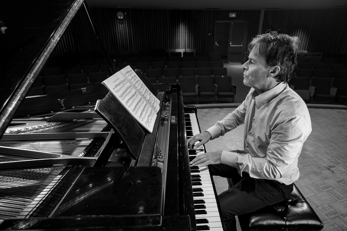 Portrait of a pianist from the University of Ottawa School of Music playing on a grand piano